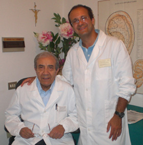 Il Dottor Calogero e Stefano Zuffante ritratti nel Centro antifumo di Clusone